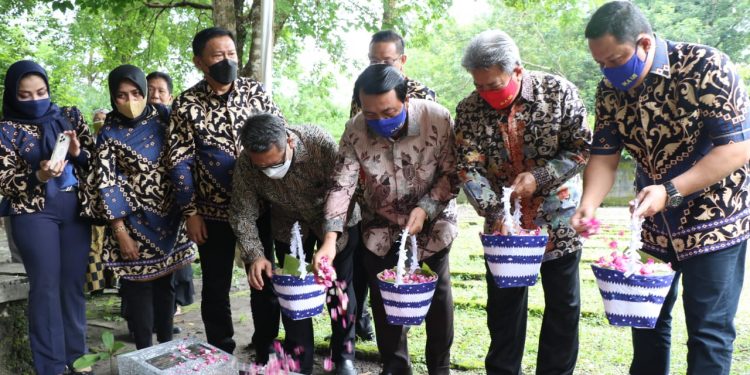 Artidjo Alkostar, Hadiah UII untuk Indonesia