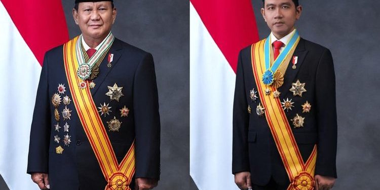 Prabowo dan Gibran memakai jas bertabur lencana tanda bintang kehormatan