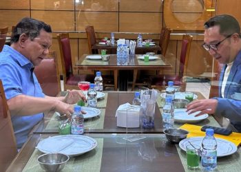 Prabowo Subianto makan malam dengan Ridwan Kamil.