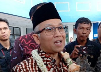 Atip Latipulhayat, mengatakan siswa yang gagal masuk sekolah negeri akan dialihkan ke swasta, dengan biaya dibantu Pemda.