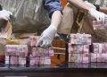 KPK menggelar bukti kasus korupsi.